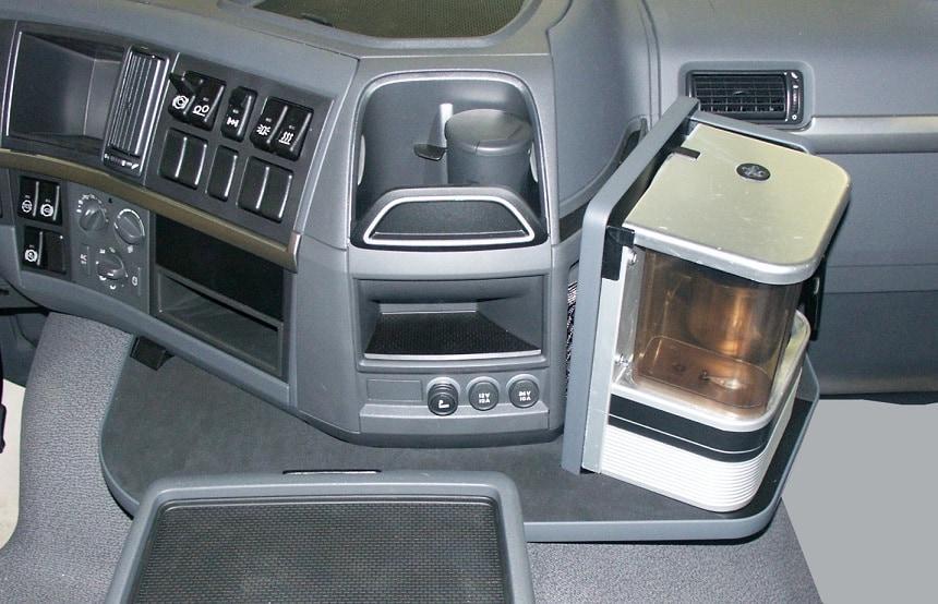 Keskipöytä joka sopii Volvo FM08 Musta
